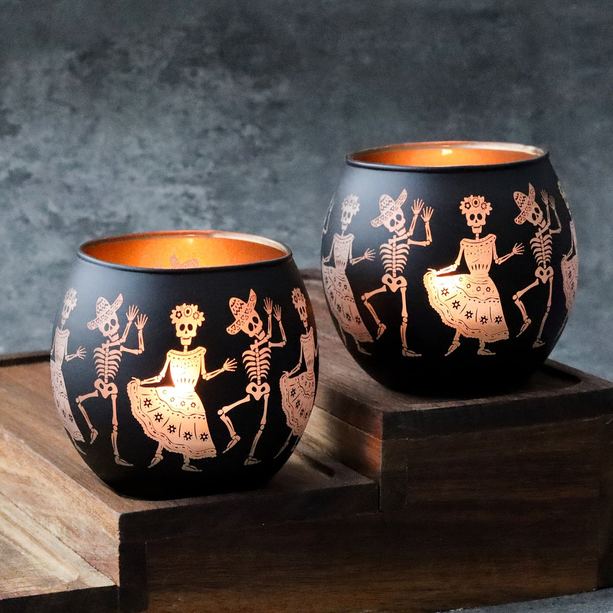 Trendbay Pair of Dancing Skeleton Couple Candlesticks
