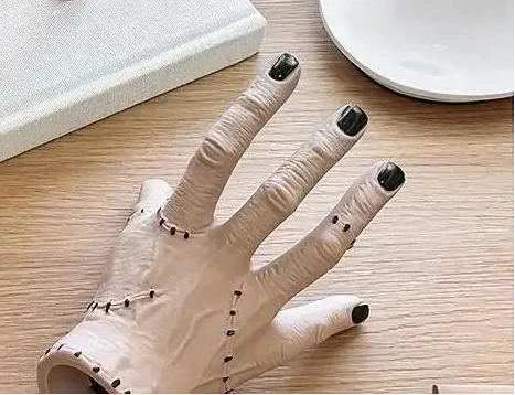 Trendbay Horror Palm Hand Pen Holder – Resin Broken Hand