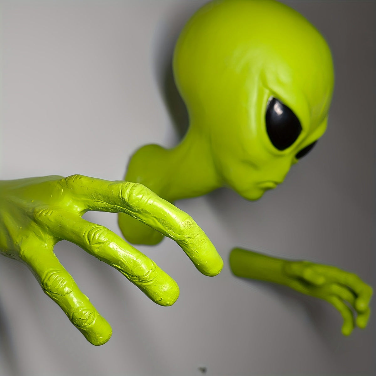 Trendbay Green Alien Latex Wall-Mounted Sculpture 3D Alien Head & Hands